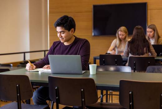 Koop je studieboeken bij ons