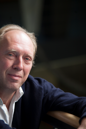 Chris van der Heijden bij SPUI25 over zijn nieuwe boek ‘Over de rand laait vuur’ 