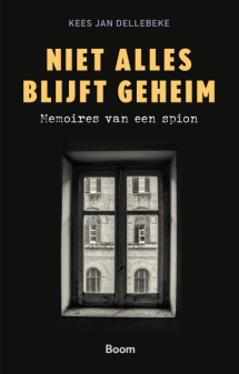 Niet alles blijft geheim. Memoires van een spion van Kees Jan Dellebeke